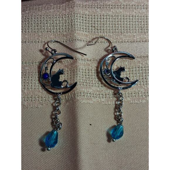 Fashion Jewelry Cat on the Moon in Silver and Blue Dangle - Picture 3 of 4